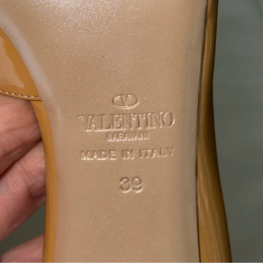 Authentic Valentino Garavani Patent Leather Bow Heels - Size 39 - Picture 4 of 5